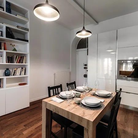 Midnight Borgo - By Myhomeincomo Como