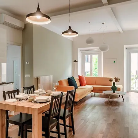 Midnight Borgo - By Myhomeincomo * Como