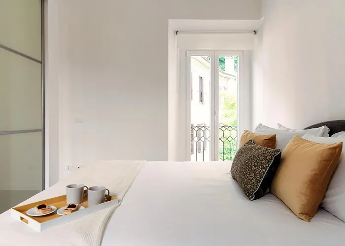 Midnight Borgo - By Myhomeincomo קומו