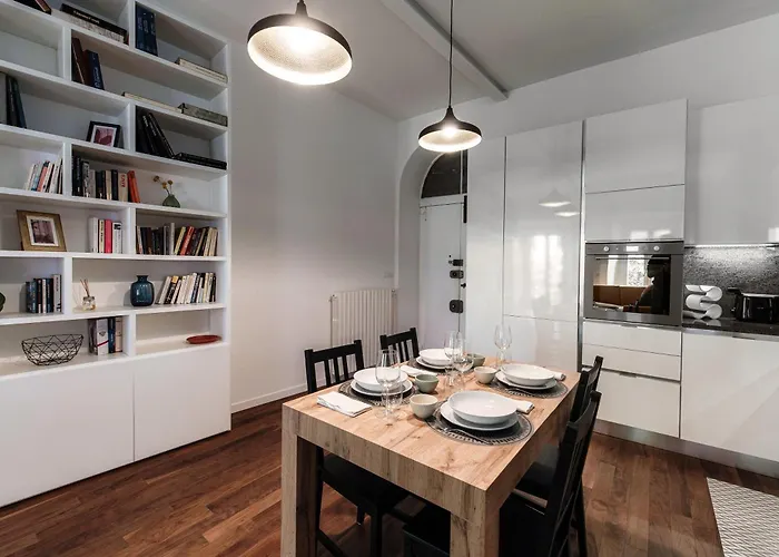 Midnight Borgo - By Myhomeincomo קומו