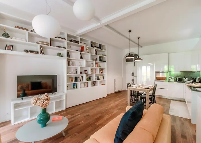 Midnight Borgo - By Myhomeincomo דירה קומו