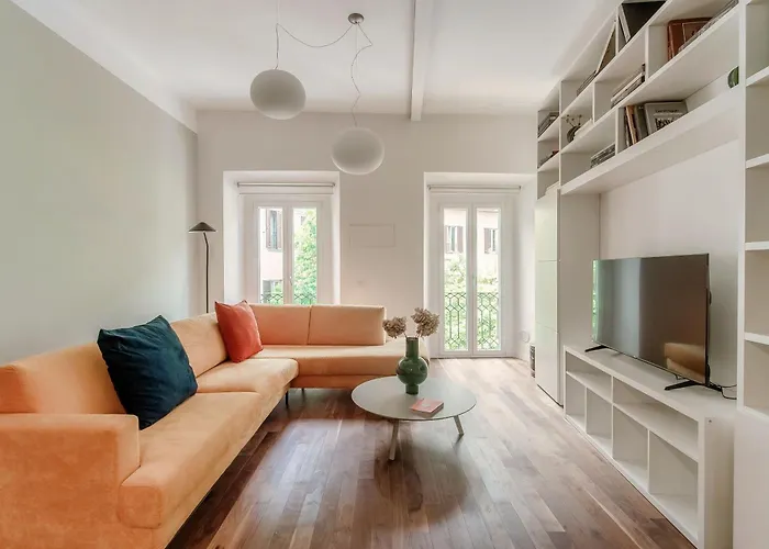 Midnight Borgo - By Myhomeincomo *