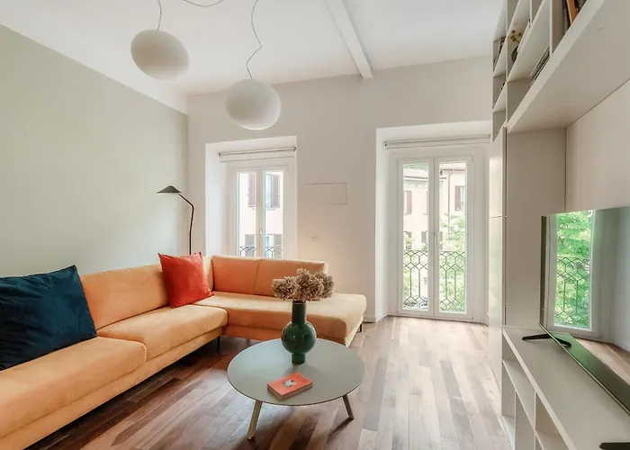 Midnight Borgo - By Myhomeincomo *