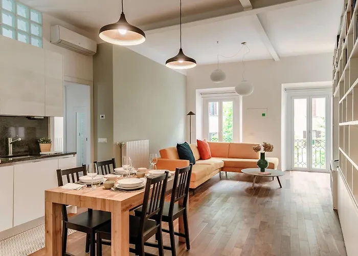 Midnight Borgo - By Myhomeincomo * קומו