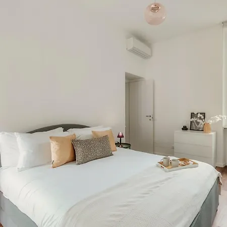 Апартаменты Midnight Borgo - By Myhomeincomo Комо