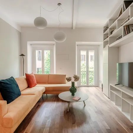 Midnight Borgo - By Myhomeincomo *